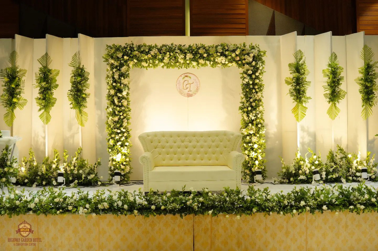 Hotel Highway Garden 2