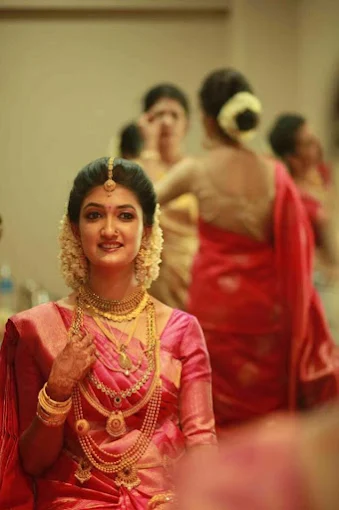 Shimna Thomas Makeup Artist 1