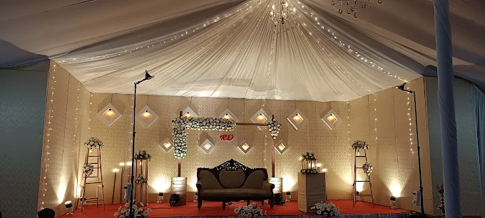 CLASSIC DECORATIONS 1